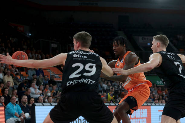 正是他赖以 正是他赖以