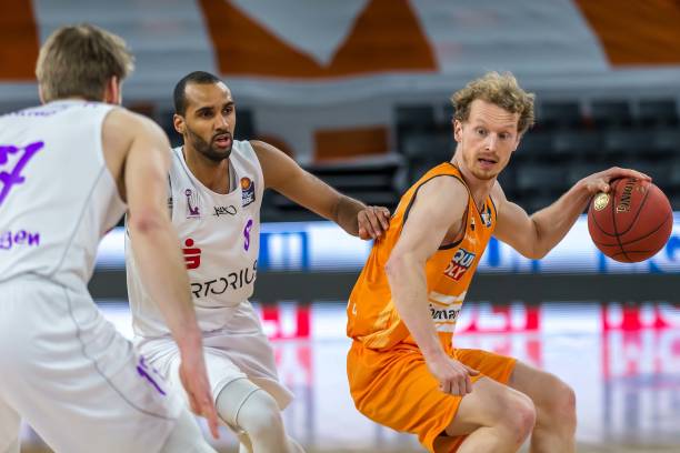 在西班牙足 在西班牙足